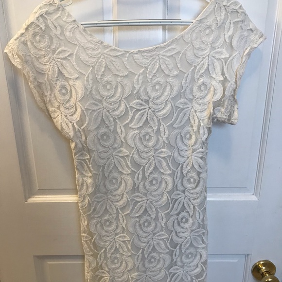 White lace dress - Picture 1 of 4